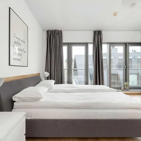 Air Conditioned In Center With Parking By Renters Apartamento