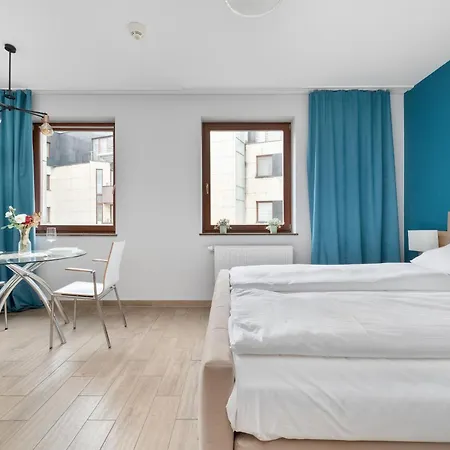 Air Conditioned In Center With Parking By Renters Apartamento