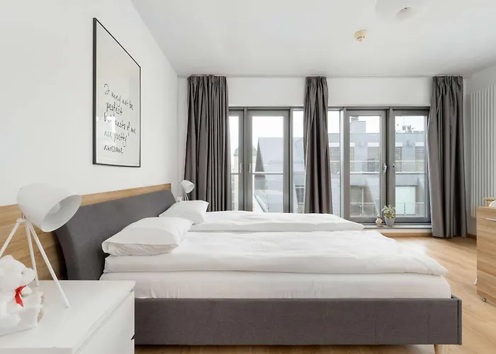 Air Conditioned In Center With Parking By Renters Apartamento