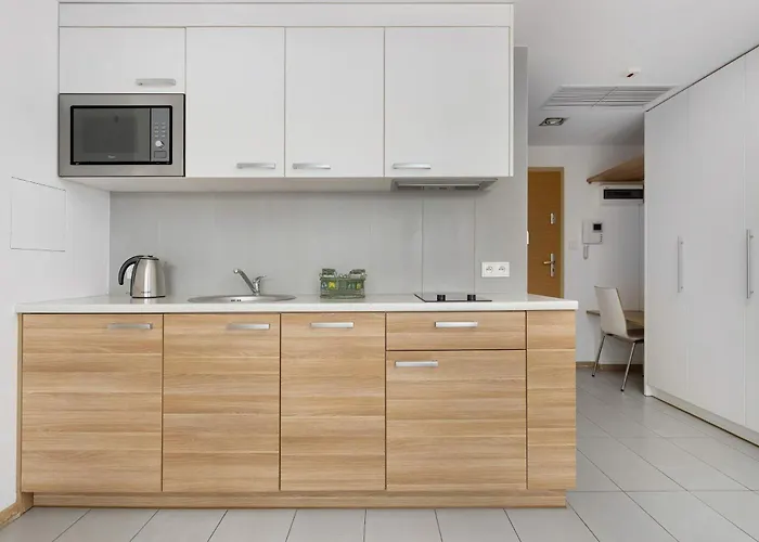 Air Conditioned In Center With Parking By Renters * Wrocław