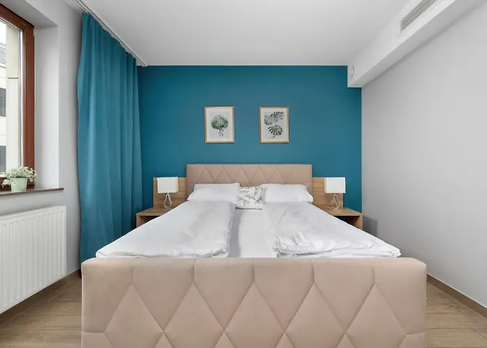 Air Conditioned In Center With Parking By Renters *