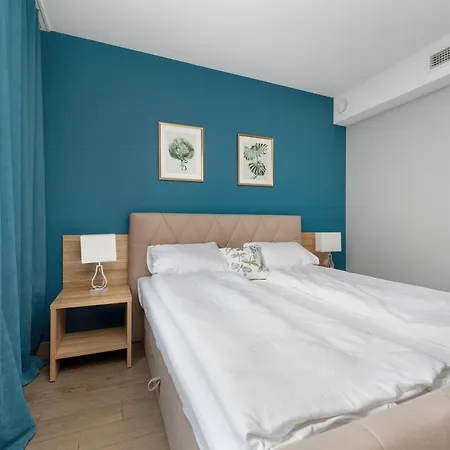 Air Conditioned In Center With Parking By Renters شقة