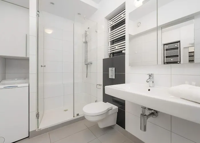 Air Conditioned In Center With Parking By Renters